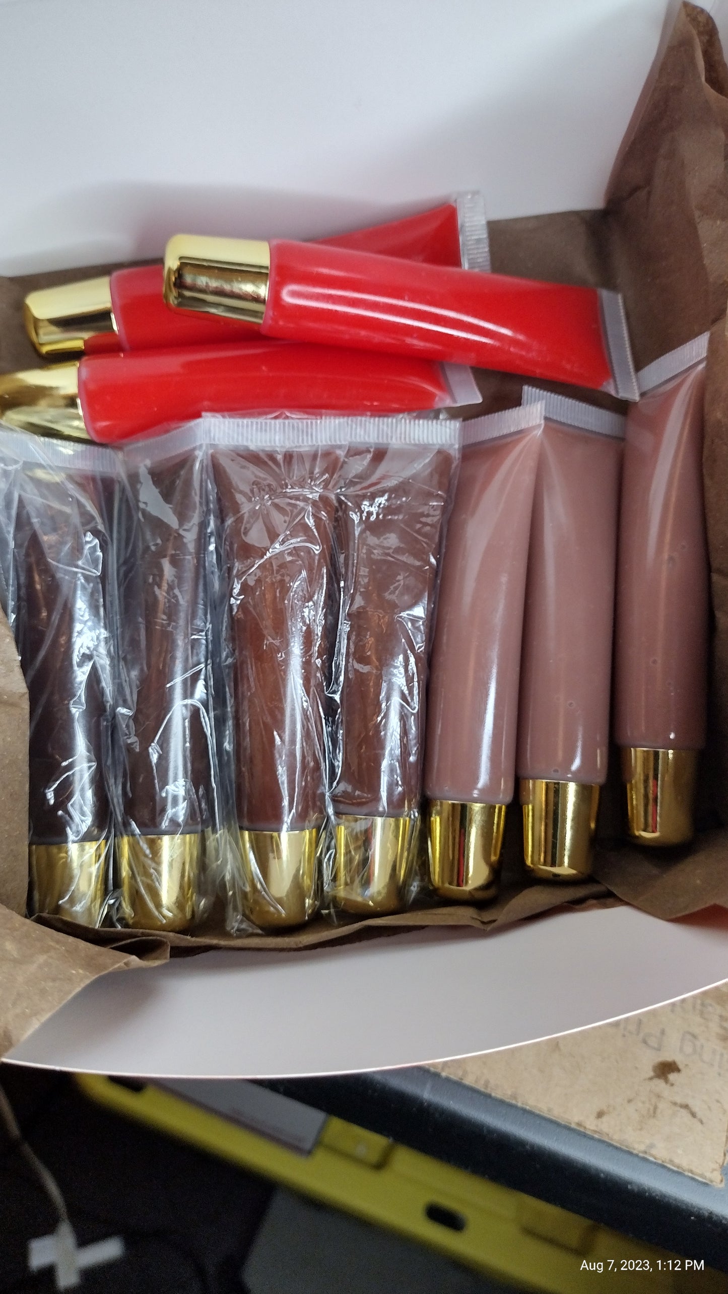PREFILLED CUSTOMIZABLE GLOSS BOXES.